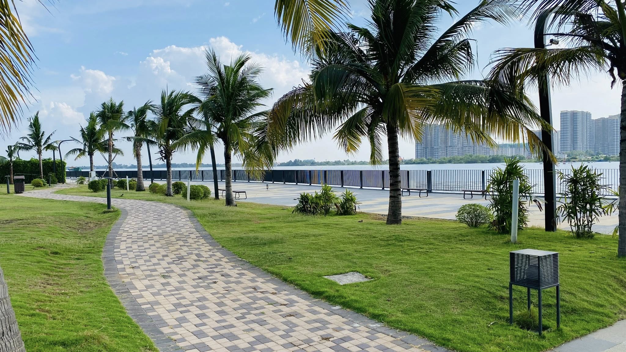 Lối đi bộ tại khu đô thị Izumi Đồng Nai
