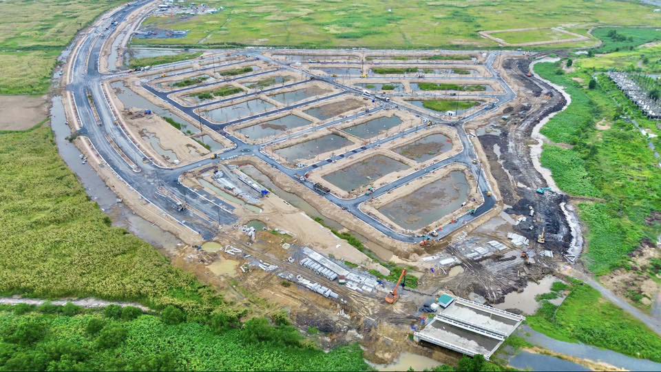 Toàn cảnh tiến độ phân khu Izumi Canaria – Nam Long đang dần hình thành với hệ thống đường nội khu và hạ tầng kỹ thuật được hoàn thiện đồng bộ.